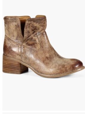 Diba True Walnut Grove Distressed Leather Pull On Western Bootie Size 8.5 Tan